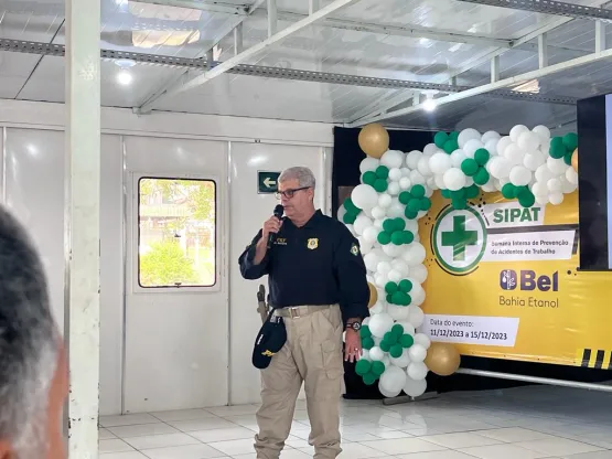 Agente da PRF ministra palestra sobre segurança no trânsito em usina de álcool em Ibirapuã