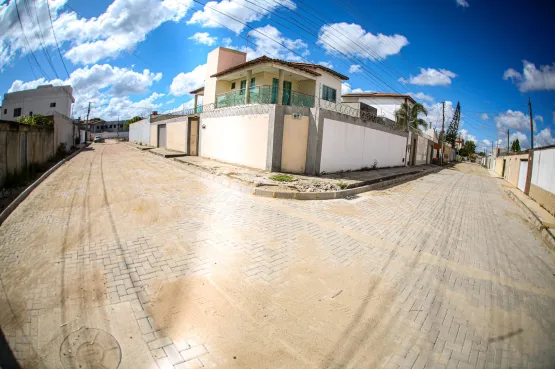 Prefeitura Municipal de Teixeira de Freitas Avança com Pavimentação no Bairro Kaikan