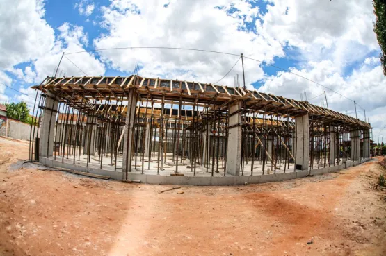 Construção do futuro: Prefeitura de Teixeira de Freitas investe em nova escola para transformar a educação local