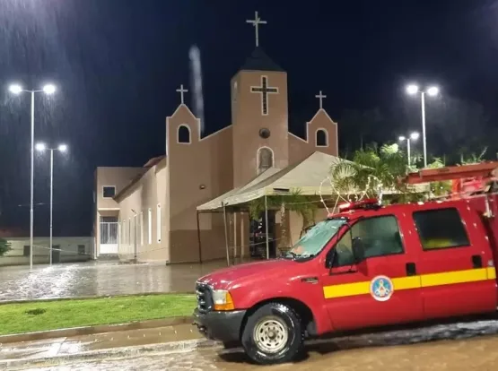 Desabamento em igreja durante celebração de natal deixa 80 feridos em Minas Gerais