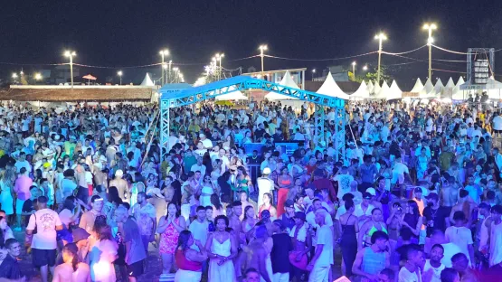 Festival da Virada em Mucuri encanta com show pirotécnico e anúncio da programação do Carnaval 2024