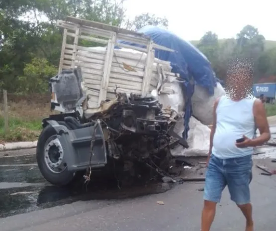 BR 101 - Duas pessoas morrem em grave acidente entre Itabela e Itamaraju