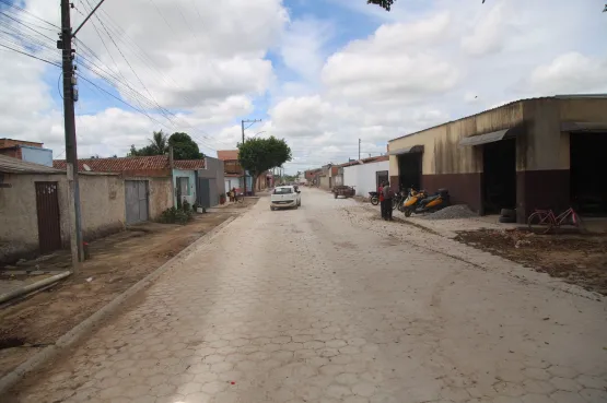 Prefeitura de Teixeira de Freitas avança com obras de pavimentação no bairro Nova Jerusalém