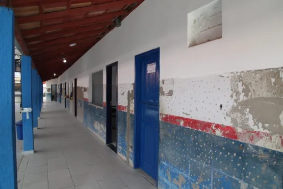 Prefeitura de Teixeira de Freitas prossegue com serviços de manutenção em escolas da rede pública