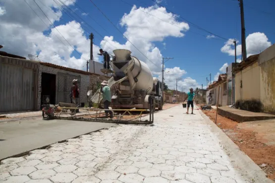 Prefeitura de Teixeira de Freitas investe na pavimentação para melhorar a infraestrutura urbana