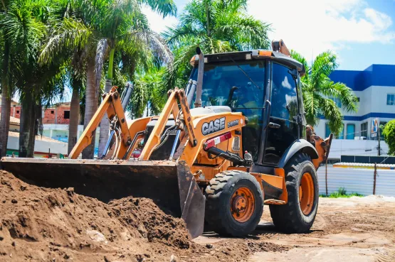 Transformação urbana: Requalificação da Praça Hilton Chicon ao redor do shopping Teixeira Mall segue avançada