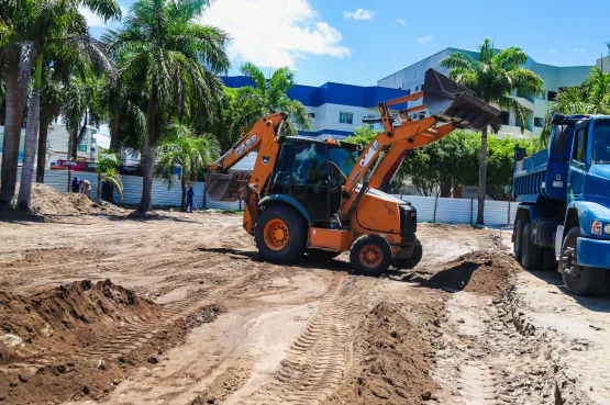 Transformação urbana: Requalificação da Praça Hilton Chicon ao redor do shopping Teixeira Mall segue avançada