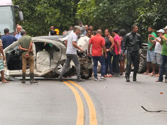 Mãe e filho morrem em acidente na manhã desta segunda-feira (22), na BA 270 no interior da Bahia