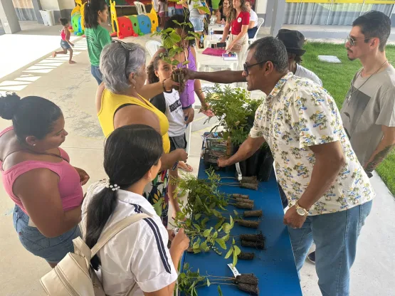 Dia da Educação Ambiental: Prefeitura celebra doação de 210 mudas nativas aos teixeirenses
