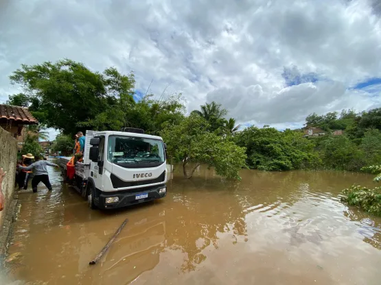 Chuvas intensas: Prefeitura de Medeiros Neto e Defesa Civil mobilizam moradores de áreas de risco