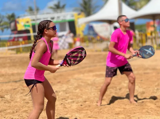 Projeto Verão Esportivo 2024 reúne atletas profissionais e promessas do Beach Tennis em Mucuri