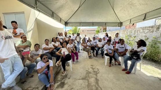 Alcobaça recebe doação de dois caminhões de mobiliários para o município 