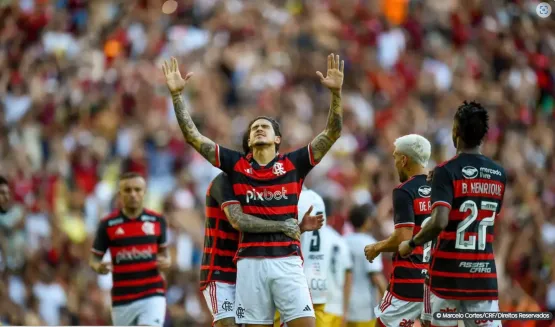 Em ritmo de folia, Flamengo derrota Volta Redonda no Maracanã