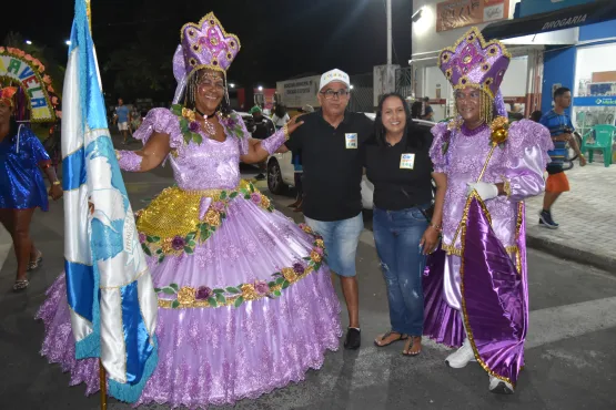 O Quarto Dia de Carnaval em Caravelas Encanta Multidões com Alegria e Samba no Pé!