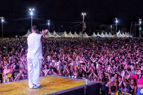 Carnaval 2024 de Mucuri: Banda Parangolé e Luan Piseiro do Barão são os grandes sucessos do terceiro dia de folia