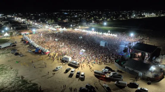 Carnaval 2024 de Mucuri: Banda Parangolé e Luan Piseiro do Barão são os grandes sucessos do terceiro dia de folia