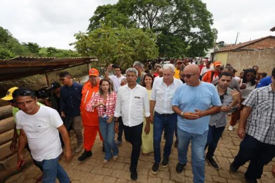 Medeiros Neto recebe visita do governador Jerônimo Rodrigues após fortes chuvas