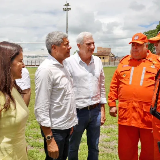 Medeiros Neto recebe visita do governador Jerônimo Rodrigues após fortes chuvas