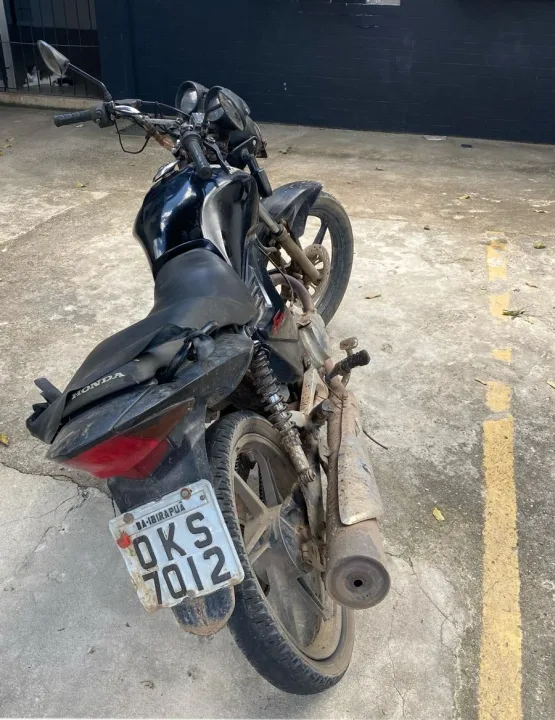 PM recupera moto com restrição de roubo em Teixeira de Freitas; suspeito é preso por tentativa de corrupção dos policiais