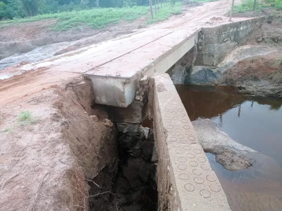 Prefeitura de Medeiros Neto avalia situação de pontes e estradas destruídas pelas chuvas