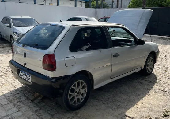 PM recupera dois veículos suspeitos de furto ou roubo em Teixeira de Freitas. Um homem de 19 anos foi preso