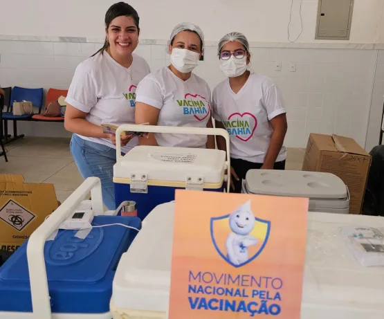 Prefeitura de Medeiros Neto em parceria com o Estado realiza imunização de estudantes da rede estadual de ensino 