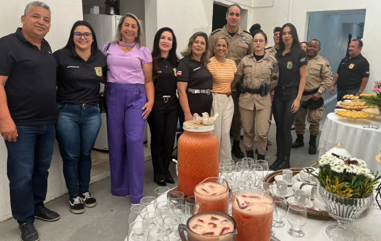 DEAM/Teixeira de Freitas comemora o Dia Internacional da Mulher com café da manhã e sorteio de brindes