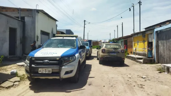 Cerca de 10 homens invadem casa e executam homem com vários tiros em Teixeira de Freitas