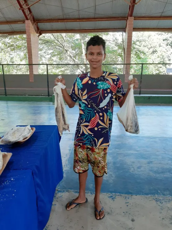 Prefeitura de Medeiros Neto inicia tradicional entrega de peixes da Semana Santa