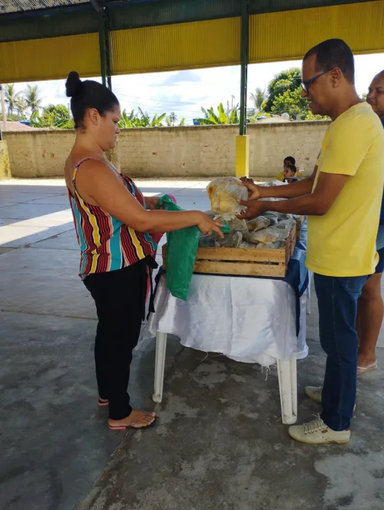 Prefeitura de Medeiros Neto promove tradicional entrega de peixes da Semana Santa nos distritos e povoados