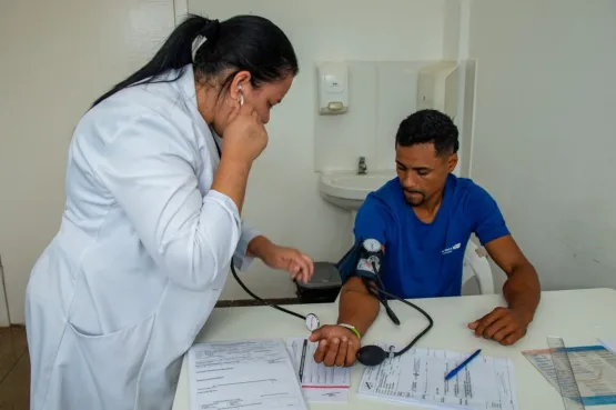 Prefeitura de Teixeira de Freitas implementa consultórios de arboviroses em unidades de saúde