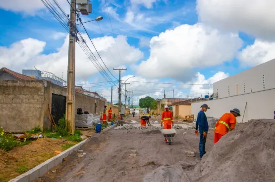 Infraestrutura em transformação: Prefeitura prossegue com pavimentação do bairro Ouro Verde
