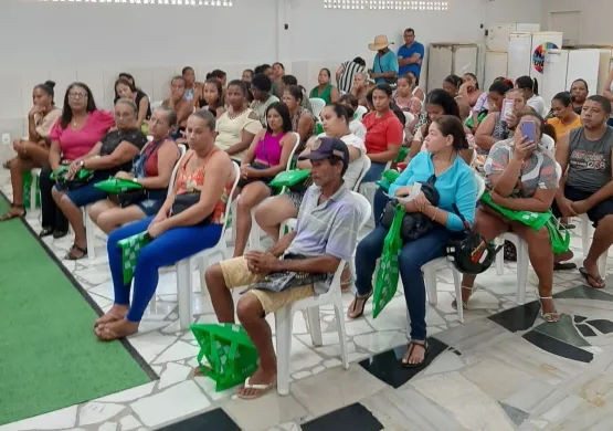 Prefeitura de Medeiros Neto, em parceria com a Neoenergia Coelba, beneficia famílias com novas geladeiras