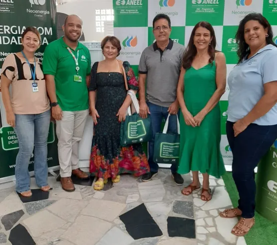 Prefeitura de Medeiros Neto, em parceria com a Neoenergia Coelba, beneficia famílias com novas geladeiras