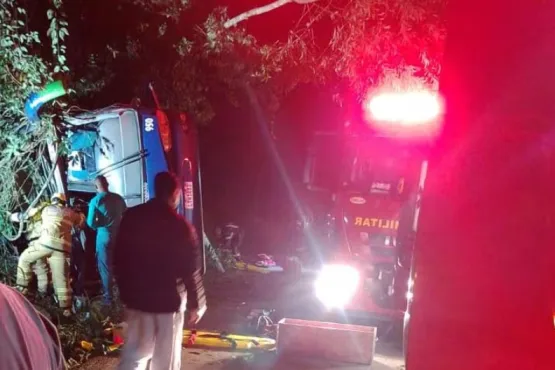 Acidente com ônibus deixa ao menos sete mortos e 13 feridos em MG