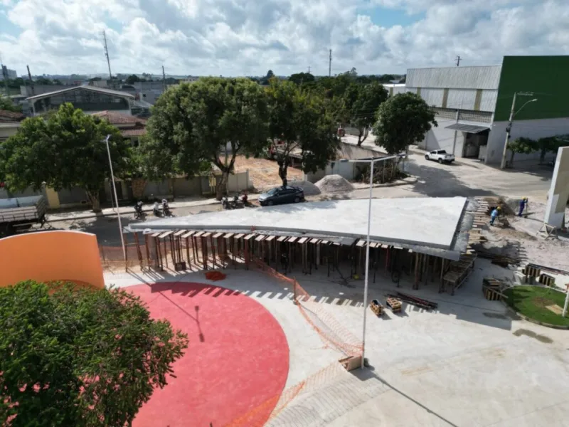Prefeitura de Teixeira de Freitas avança com obra da Praça Joana Angélica
