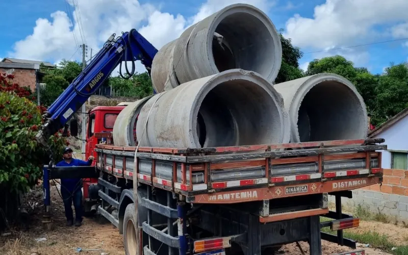 Prefeitura de Mucuri investe na recuperação de ruas, construção de bueiros e instalação de manilhas no povoado de Belo Cruzeiro