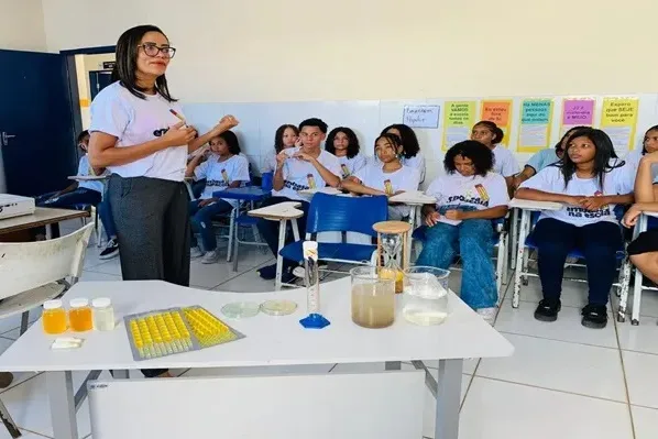 Estudantes de Prado recebem ciclo de palestras do projeto “Embasa na Escola”