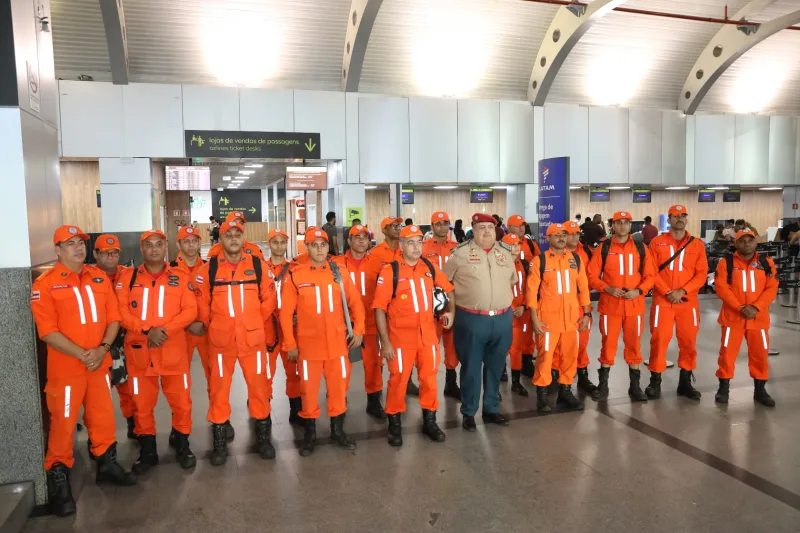 Bahia envia 22 bombeiros militares e profissionais de saúde para auxiliar no socorro às vítimas das chuvas no Rio Grande do Sul