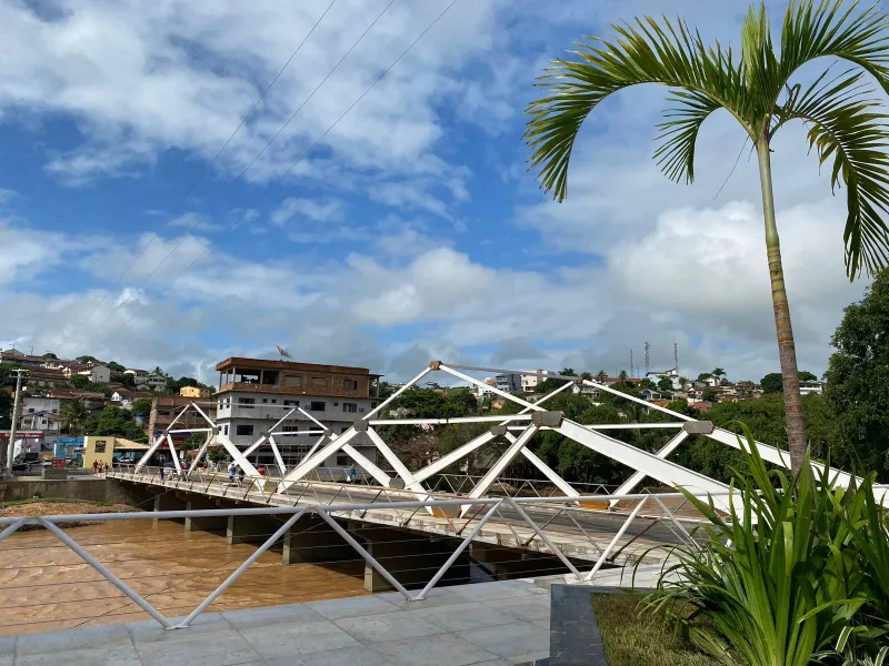 Prefeitura está finalizando obras da ponte do Centro, novo cartão-postal de Medeiros Neto