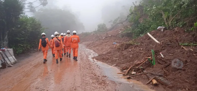 Bombeiros baianos já resgataram mais de 160 vítimas das chuvas em diferentes regiões do Rio Grande do Sul