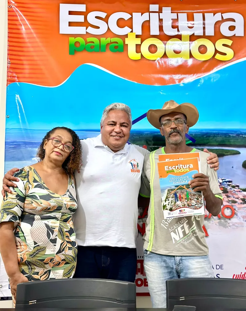 Regularização Fundiária - Beneficiando mais de 80 famílias, Prefeitura de Alcobaça realiza entrega de títulos de propriedade para moradores bairro Bahia Flor 