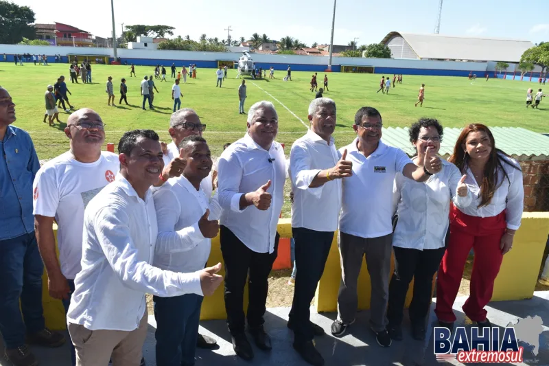 “A nossa missão é resolver os problemas do nosso povo”, destaca governador durante entrega de obras de mobilidade, esporte e equipamentos de saúde em Alcobaça