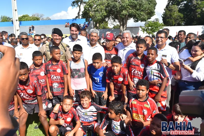 “A nossa missão é resolver os problemas do nosso povo”, destaca governador durante entrega de obras de mobilidade, esporte e equipamentos de saúde em Alcobaça