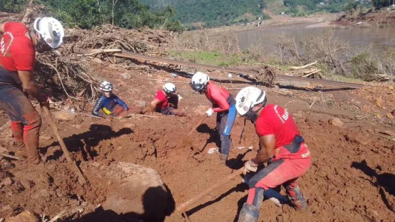 Em cinco dias de atuação, CBMBA resgata mais de 212 pessoas e 20 animais no RS