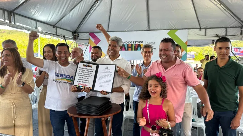 Governador Jerônimo entrega milhões em obras e equipamentos em visita a Vereda