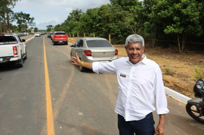 Governo do Estado entrega obras para melhorar mobilidade, saúde e educação em Lajedão