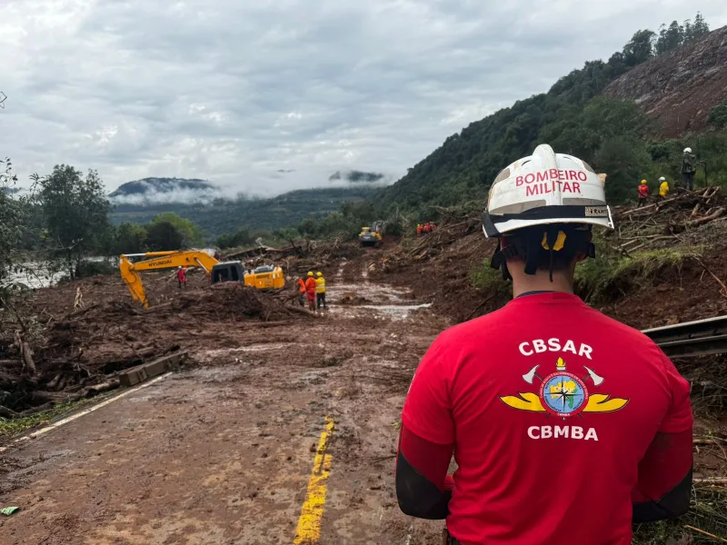 Bombeiros da Bahia continuam nas buscas por desaparecidos no Rio Grande do Sul