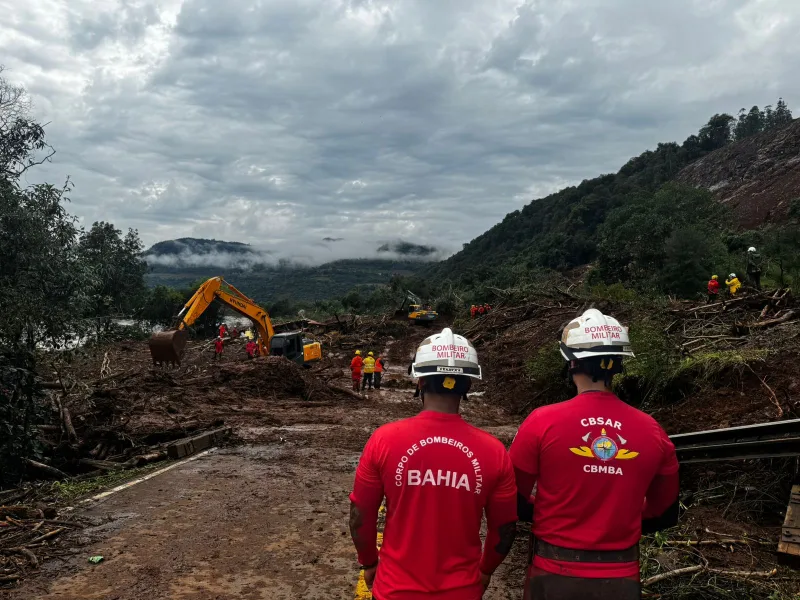 Bombeiros da Bahia continuam nas buscas por desaparecidos no Rio Grande do Sul