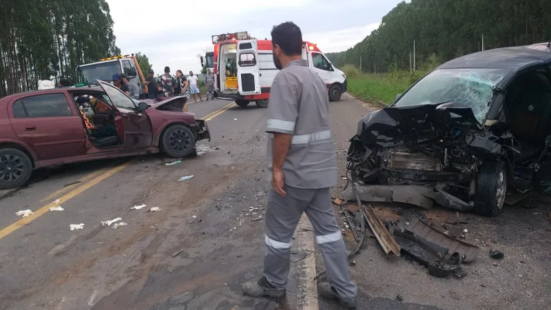 Acidente na BR-101 deixa três feridos em estado grave, em Itabatã